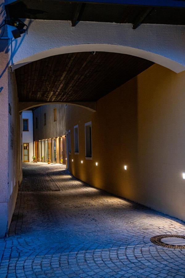 Altstadthotel Brauereigasthof Winkler Berching Exterior foto